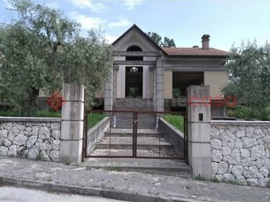 Foto Casa indipendente in Via Saragosa Toselli 1, Cassino Caira di 450 m²