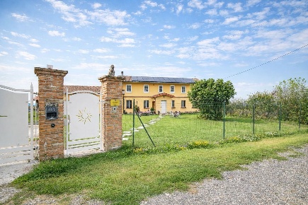 Foto Casa indipendente in Via Cascina Candiana 3, Casanova Lonati Centro