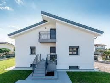 Foto Casa indipendente a Cordenons Centro di 206 m² con 9 locali in vendita