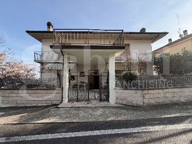 Foto Casa indipendente in Via alla Salara 28, Sant'Omero Centro di 300 m²