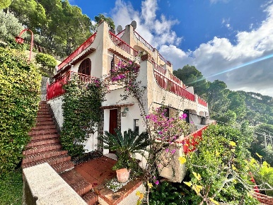 Foto Appartamento a Castellabate Centro di 178 m² con 6 locali in vendita