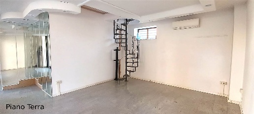 Foto Locale commerciale in ZONA COMEMRCIALE DEL QUARTIERE DI BARBANELLA,