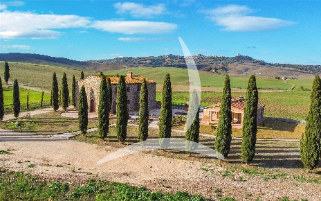 Foto Rustico a Castiglione d'Orcia Centro di 320 m² con 8 locali in vendita