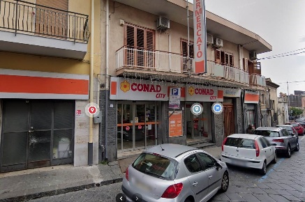 Foto Locale commerciale a Aci Catena Centro di 446 m² con 1 locali
