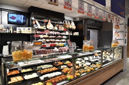 Foto Locale commerciale a Aci Catena Centro di 446 m² con 1 locali