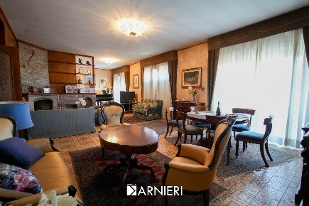 Foto Appartamento in via manzoni 20, Latina Centro di 240 m² con 10 locali