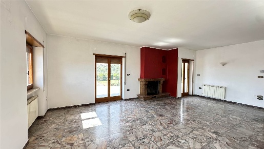 Foto Appartamento in VIA ADA NEGRI, Fondi Centro di 140 m² con 6 locali