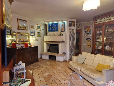 Foto Villa a schiera a Spoleto Via Marconi, San Nicolò di 130 m² in vendita