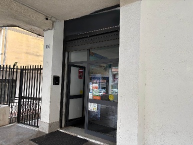 Foto Ristorante in viale dell'autonomia, Gravina di Catania Centro di 80 m²