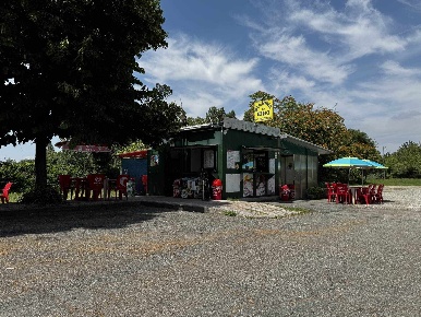 Foto Attività commerciale in Via dei Pini  1, Pieve Emanuele Centro