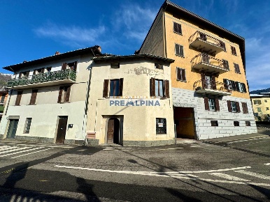 Foto Casa indipendente in via Cesare Battisti, Gandino Centro di 120 m²