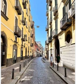 Foto Appartamento a Napoli Chiaia di 220 m² con 5 locali in vendita