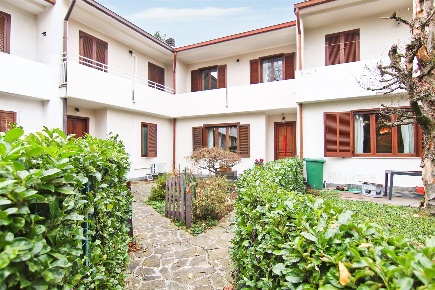 Foto Villa a schiera in Via Maroncelli 7, Lentate sul Seveso Casone