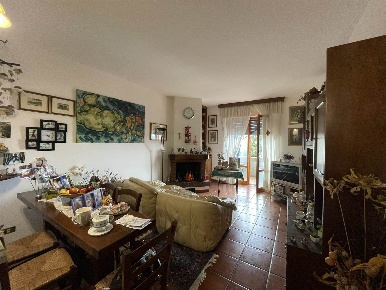 Foto Appartamento in via Rossini, Scansano Centro di 83 m² con 4 locali