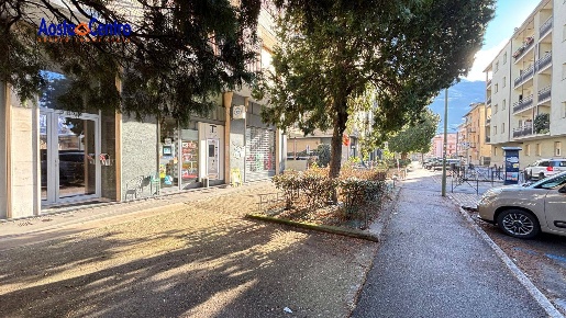 Foto Locale commerciale in Via Monte Vodice, Aosta Centro di 30 m²