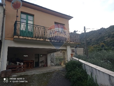 Foto Rustico in via ficarazzi, Castiglione di Sicilia di 115 m² in vendita
