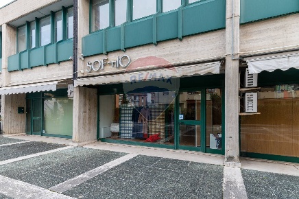 Foto Negozio in Via paladini, Jesi San Francesco - Papa Giovanni XXIII