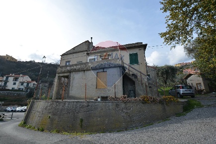 Foto Rustico in staricco, Magliolo Centro di 200 m² con 5 locali in vendita