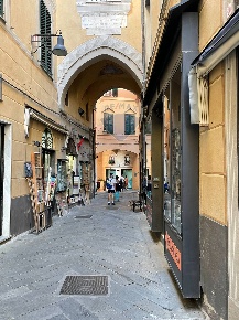 Foto Locale commerciale a Savona Centro Storico di 25 m² in vendita