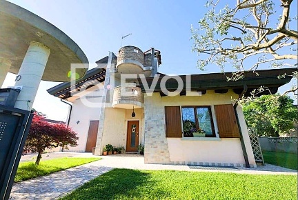 Foto Villa singola in Via Lignano, Udine Zugliano-terenzano-cargnacco