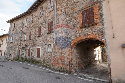 Foto Rustico in via dei musicanti, Mapello Centro di 269 m² con 7 locali