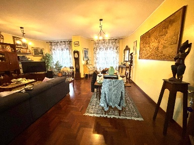 Foto Appartamento a Alessandria Piazza Genova di 170 m² con 6 locali