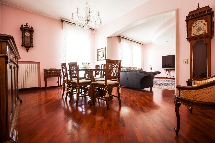 Foto Appartamento in Via Crivelli, Parabiago Centro di 161 m² con 4 locali