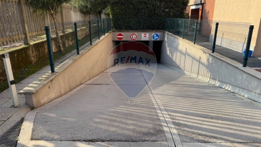 Foto Box in Via Comune Antico, Milano Greco - Segnano di 24 m² con 1 locali