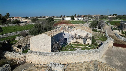 Foto Rustico in Strada provinciale 122 Contrada Calamarieri - Farmagiorgia,