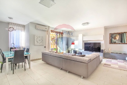 Foto Appartamento in Via Giosuè Carducci, Sovico di 145 m² con 3 locali