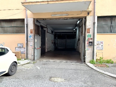Foto Box in via Alesia, Roma San Giovanni di 17 m² con 1 locali in vendita