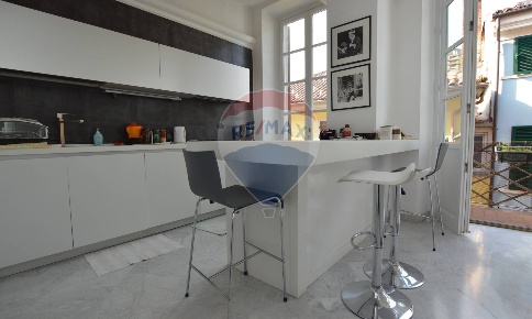 Foto Appartamento a Cairo Montenotte Centro di 240 m² con 5 locali