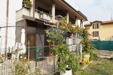 Foto Villa bifamiliare a Dalmine Brembo, Mariano di 233 m² con 4 locali