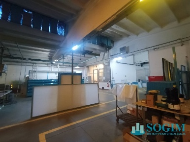 Foto Capannone industriale in Via Regina, Fino Mornasco di 2480 m²