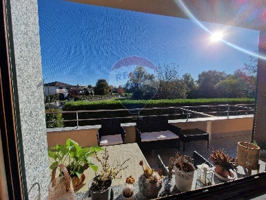 Foto Appartamento in via Marconi, Fino Mornasco Centro di 138 m² in vendita