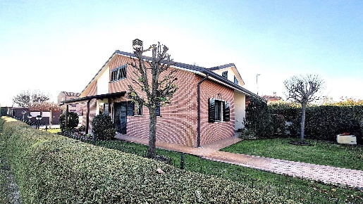 Foto Villa unifamiliare in Via Lucio Mongardi, Ferrara Pontegradella