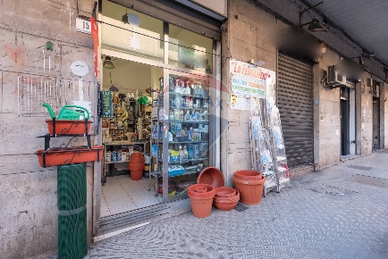 Foto Attività commerciale in Via Duca degli Abruzzi, Catania di 50 m²
