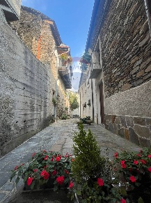 Foto Appartamento in Via Madonna Della Guardia, Maccagno di 230 m²