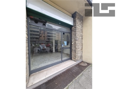 Foto Locale commerciale in VIA LUNGO AFFRICO 168, Firenze Coverciano