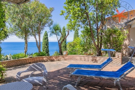 Foto Villa unifamiliare a Capoliveri di 150 m² con 5 locali in vendita