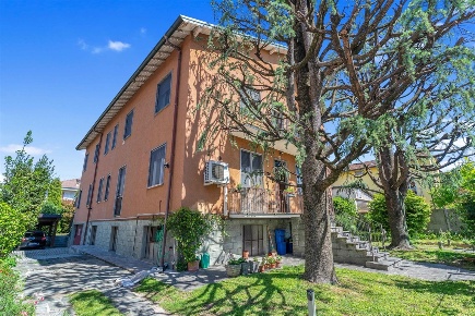 Foto Appartamento in Via Prealpi, Garbagnate Milanese Centro di 174 m²
