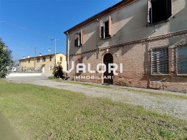 Foto Casa indipendente in Via Birandola, Faenza di 495 m² con 7 locali
