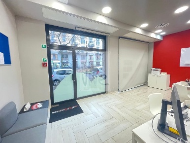 Foto Negozio in Viale Montenero, Milano Porta Romana - Medaglie d'Oro