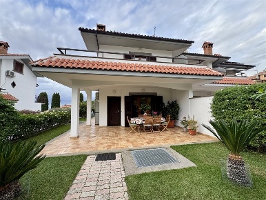 Foto Villa unifamiliare in via orti pompei, Albano Laziale Centro di 145 m²