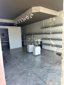 Foto Locale commerciale a Carrara Marina di Carrara di 100 m² con 1 locali