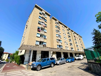 Foto Appartamento a Solaro Centro di 51 m² con 5 locali in vendita