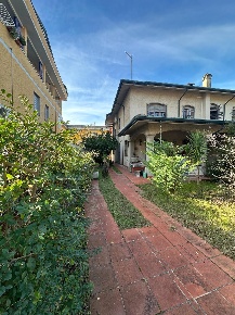 Foto Villa bifamiliare a Viareggio Darsena - Ex Campo di Aviazione