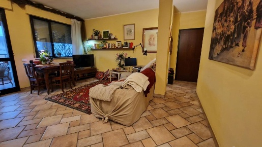 Foto Appartamento a Carrara Avenza di 90 m² con 5 locali in vendita