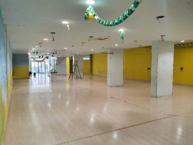 Foto Locale commerciale in Via Nocera Umbra, Roma Re di Roma di 380 m²