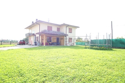 Foto Villa singola in Via Boschi, Montegalda di 342 m² con 12 locali